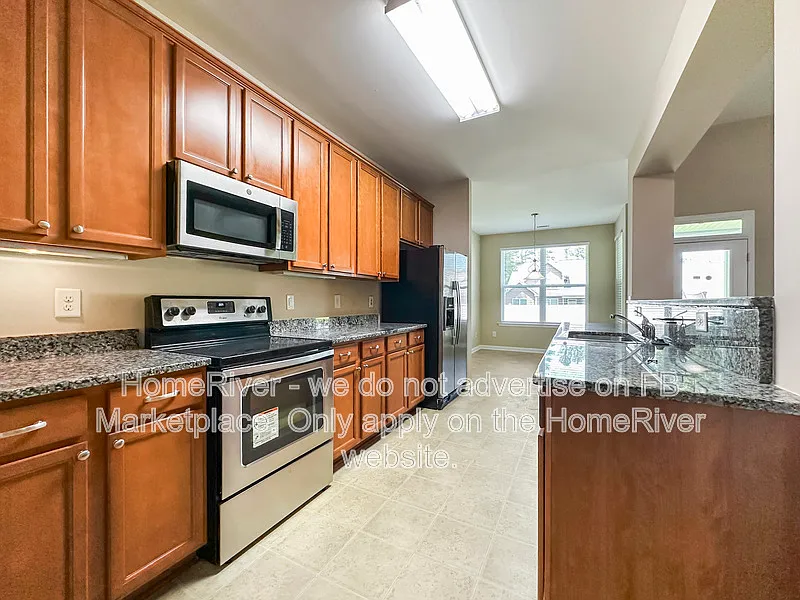 4 bed, 3.0 bath, 2778 sqft, $2,300 — Photo 2