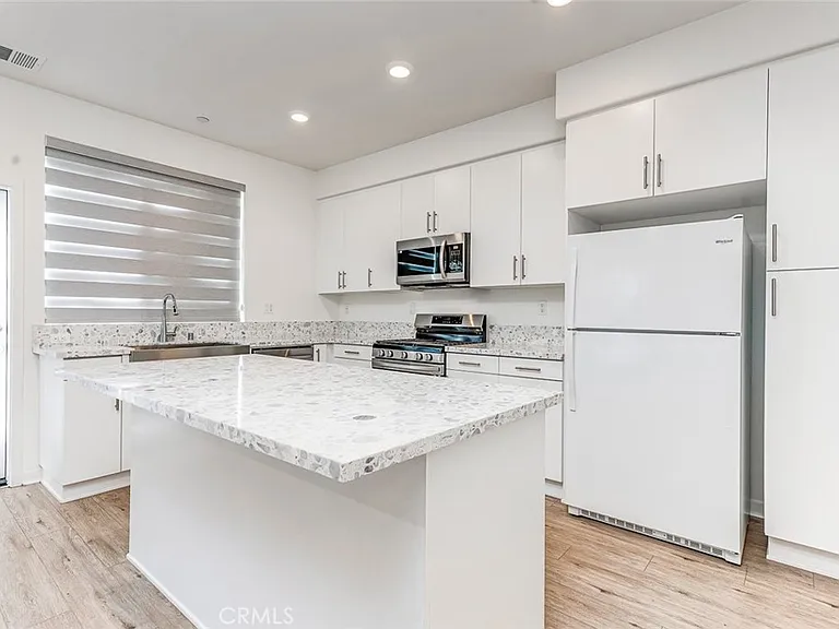 14022 Bay St — Photo 9