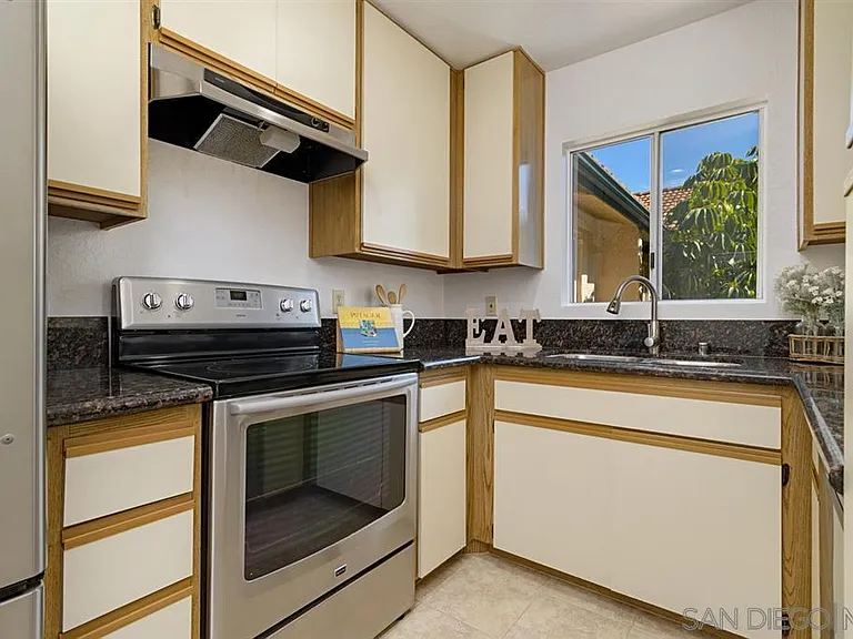 11341 Avenida De Los Lobos — Photo 9