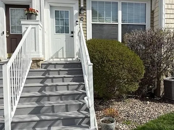 1240 County Road D E Unit 15, Maplewood, MN 55109