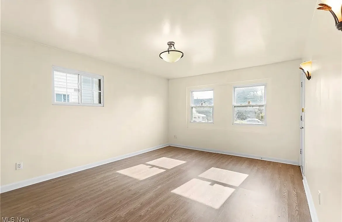 2 bed, 914 sqft, $1,350 — Photo 4