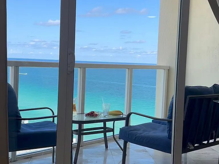 Collins Ave — Photo 68