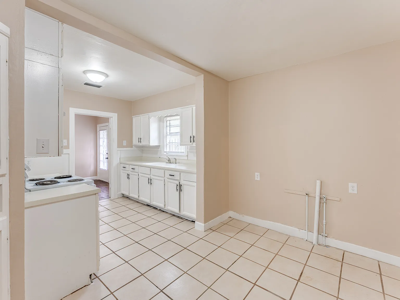 3 bed, 1100 sqft, $1,050 — Photo 2