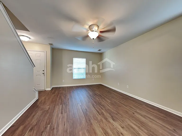 409 Lakewind Dr — Photo 6