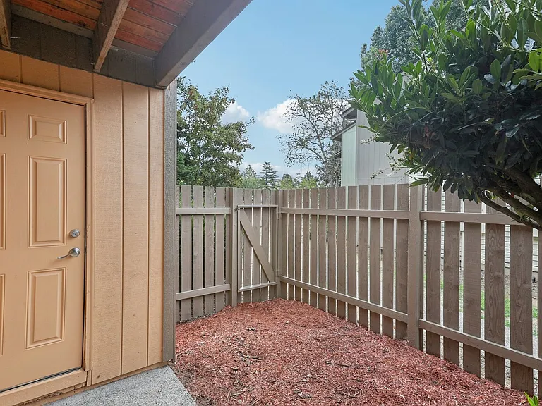 Images Highland Apartments — Photo 35