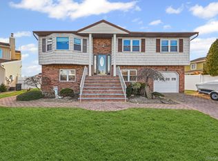 4068 Darby Lane, Seaford, NY 11783