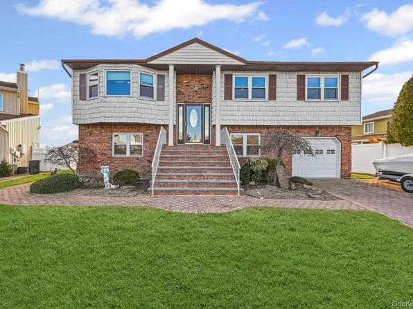 4068 Darby Lane, Seaford, NY 11783