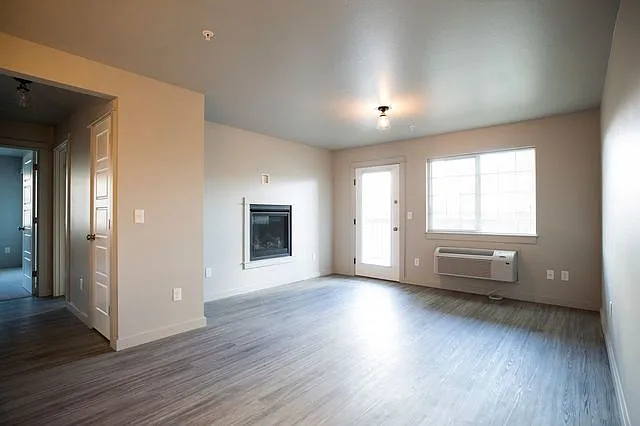 2 bed, 1050 sqft, $2,000 — Photo 2