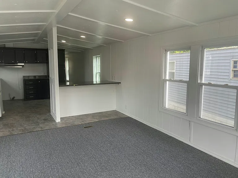 2713 Everett Dr — Photo 4