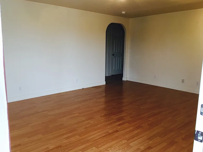 1145 Murray Rd — Photo 2