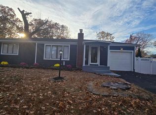 120 Elliot Ave, Lake Grove, NY 11755