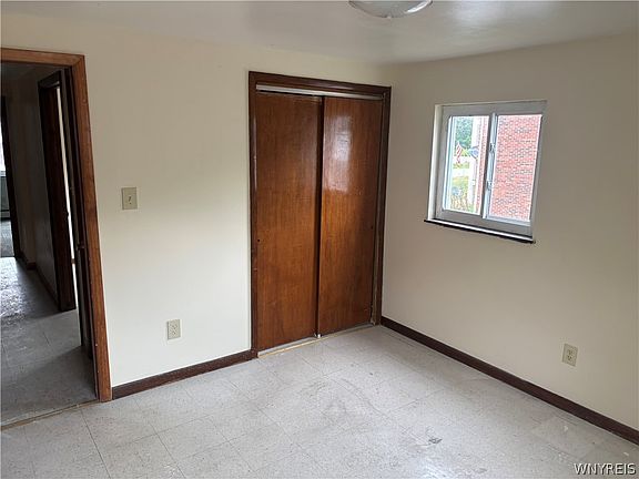 5th image of 115 Mead St