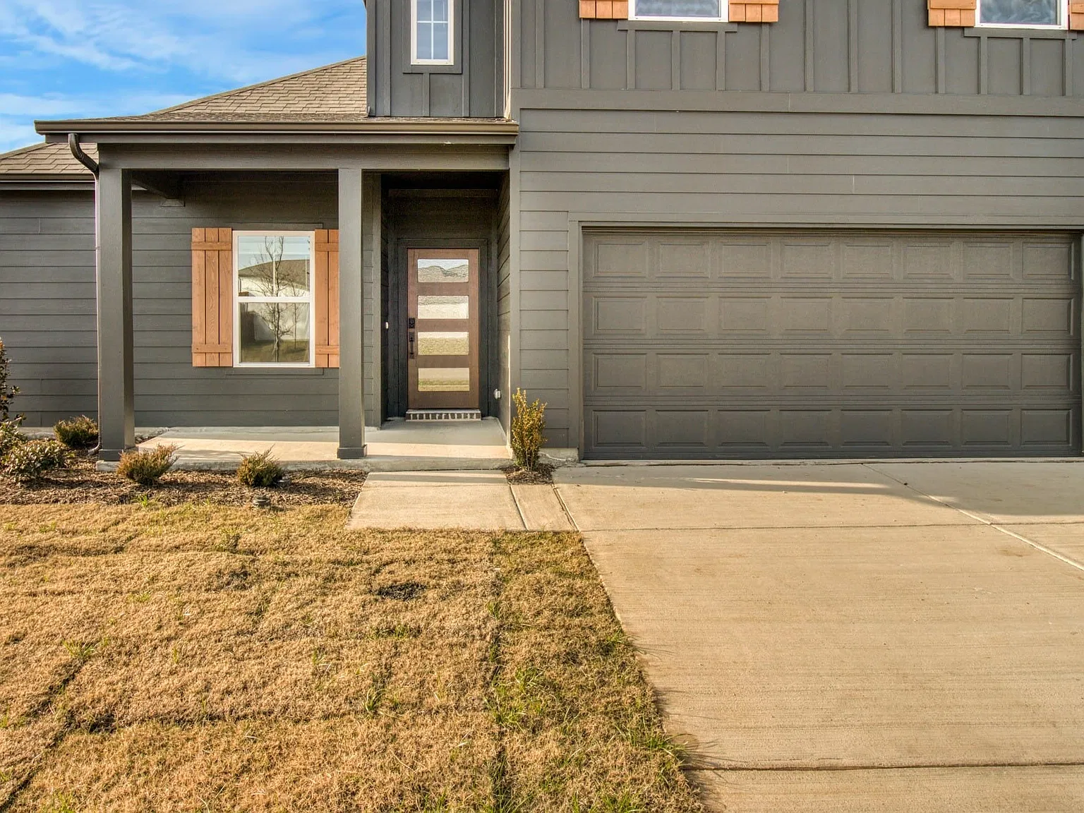 5 bed, 3.0 bath, 2820 sqft, $3,300 — Photo 2