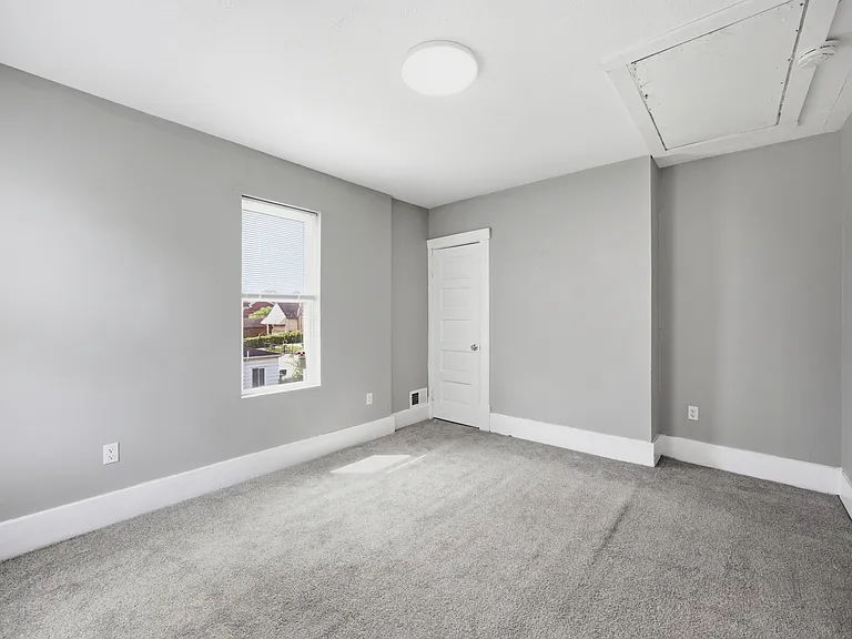 827 Hinnerman St — Photo 12