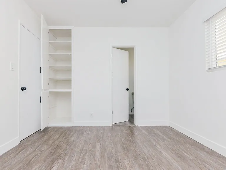 Pullman Lane Residences — Photo 24