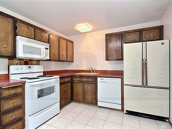 3rd image of 4907 32nd Ave SE