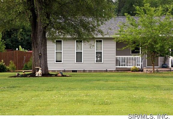 2nd image of 4025 Central Ln