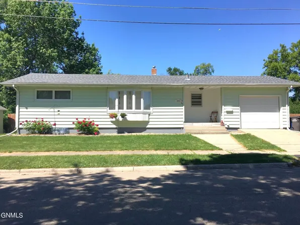 318 6th Ave SW, Jamestown, ND 58401