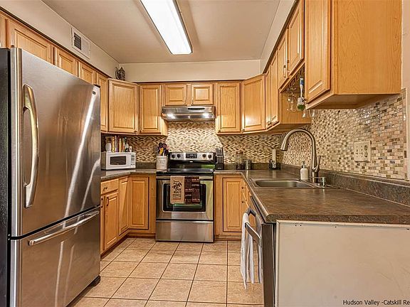 4th image of 54 Sunny Brook Cir