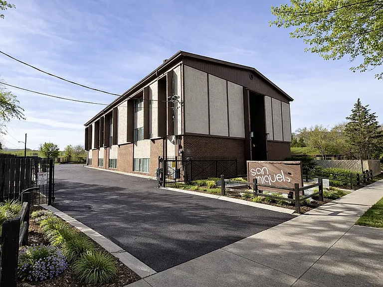 3611 E San Miguel St. — Photo 20