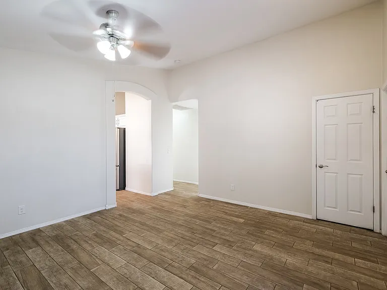 10559 W Amelia Ave — Photo 5