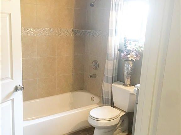 4th image of 1803 Speedway St