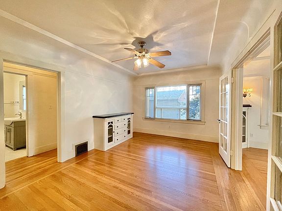 5th image of 928 27th St APT 2