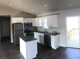 5630 Keith Ln, Waterloo, IA 50701