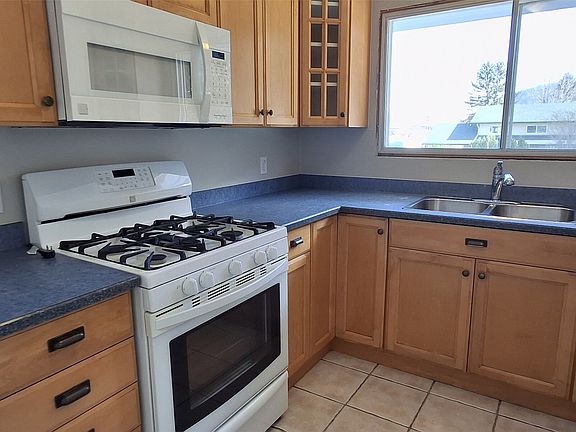 5th image of 338 Beach Dr
