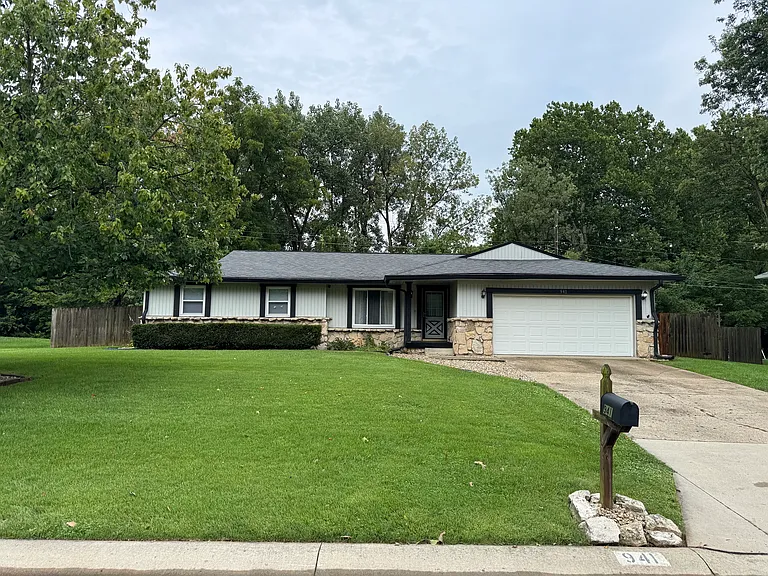 941 Stonegate Rd — Photo 1