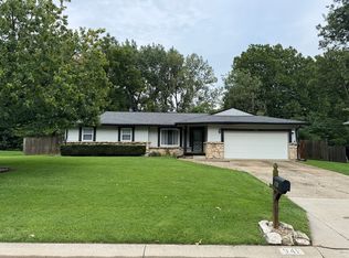 941 Stonegate Rd, Greenwood, IN 46142