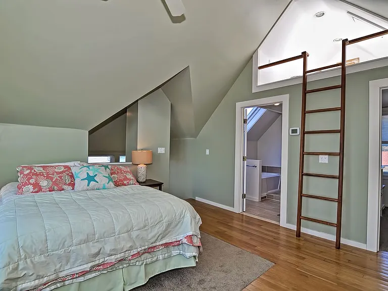 660 Washington St — Photo 20