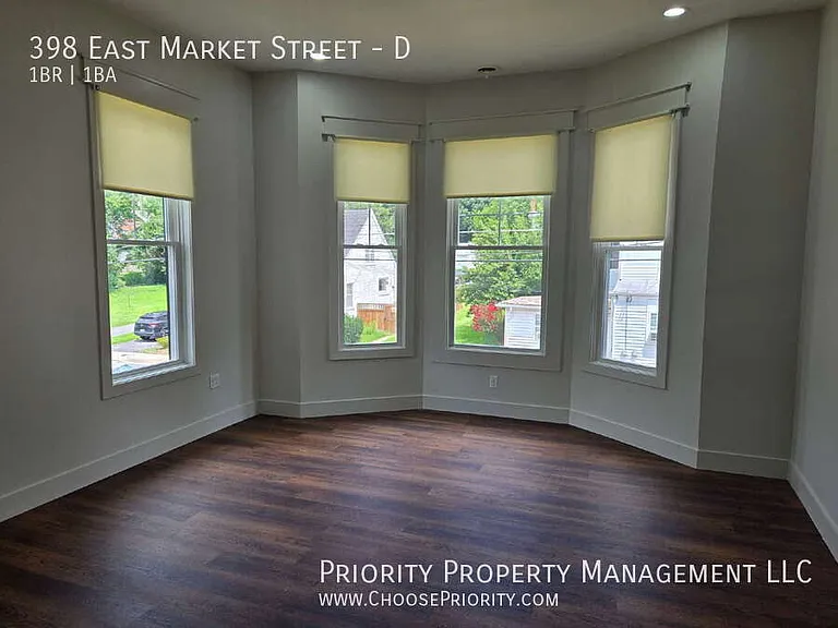 398 E Market St #D — Photo 4