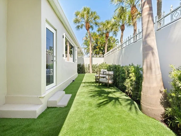 1635 Seabreeze Blvd — Photo 26