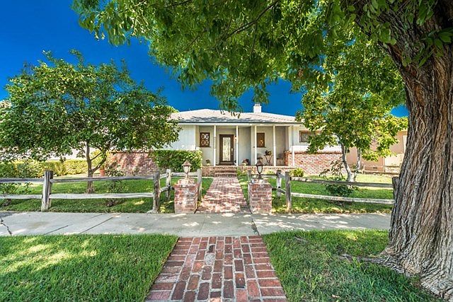 7518 Jumilla Ave, Winnetka-2
