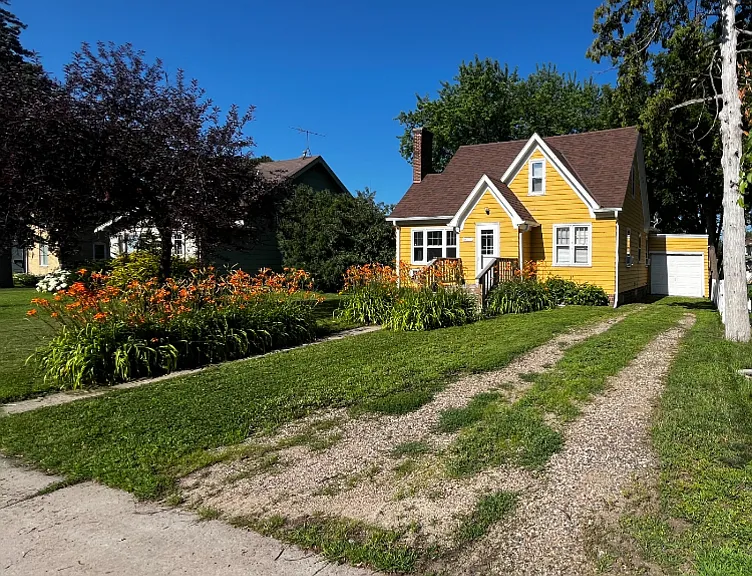 401 Central Ave — Photo 3