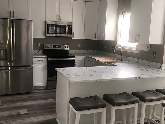 2nd image of 533 Shelview Cir