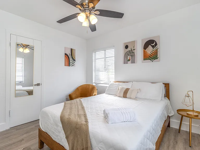 2701 W Saint Joseph St — Photo 13