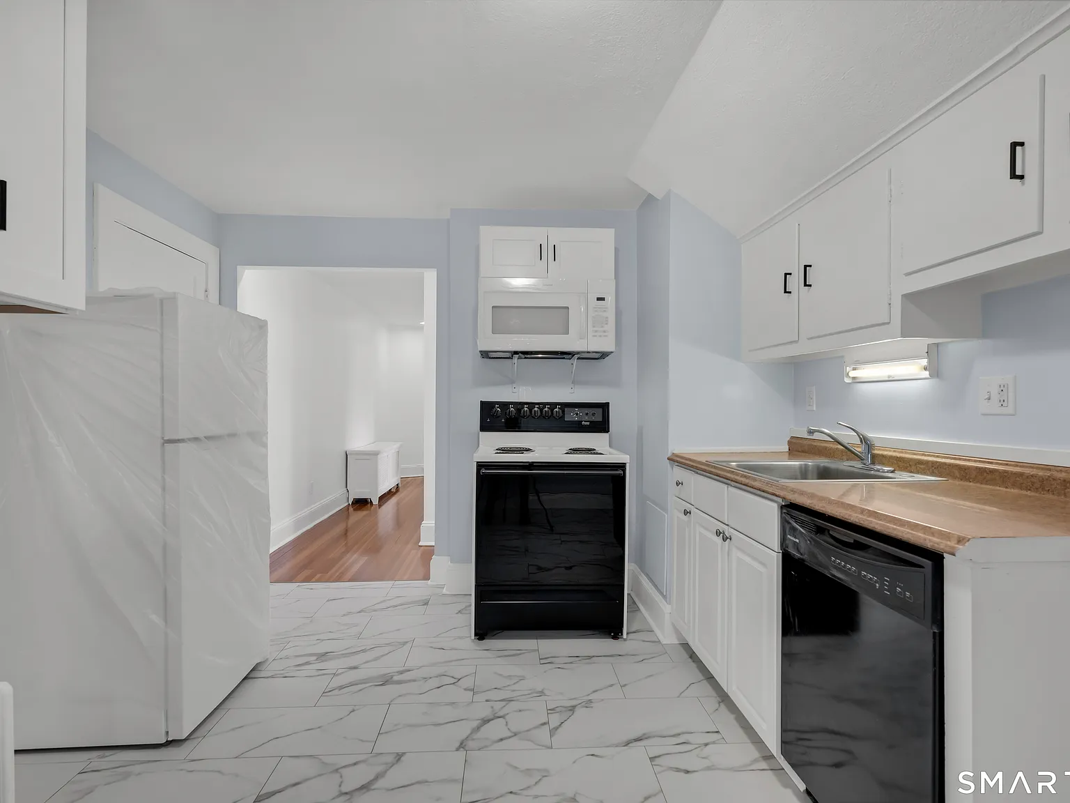 2 bed, 1.0 bath, 900 sqft, $1,650 — Photo 2