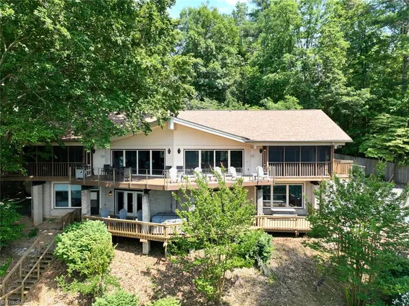 421 Lake Hills Dr, Wilkesboro, NC 28697