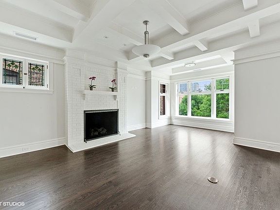 4th image of 546 W Wellington Ave #2W