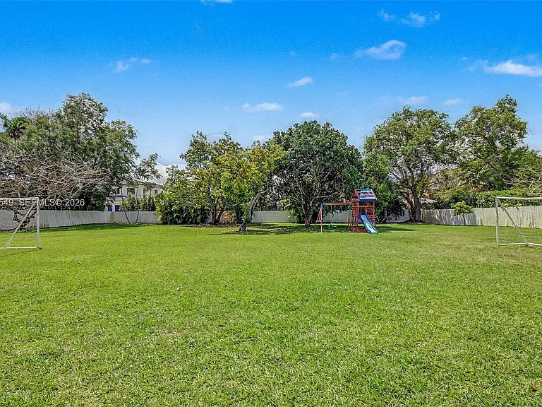 7230 SW 104th St — Photo 35