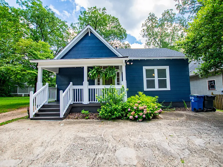 1818 Taylor Ave — Photo 2