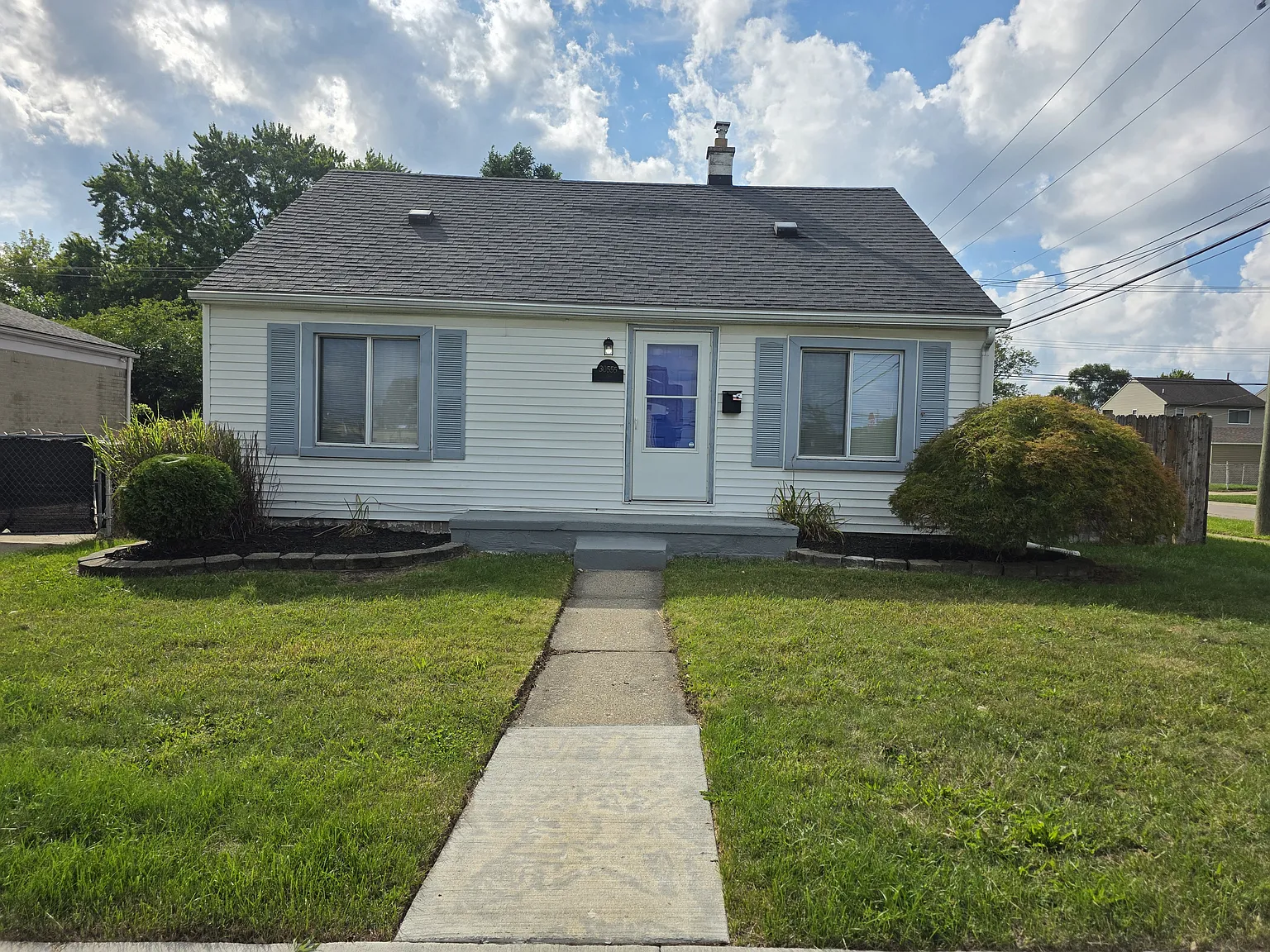 3 bed, 1087 sqft, $1,700 — Photo 1