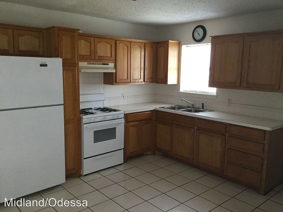 1st image of 2601B Roosevelt Ave