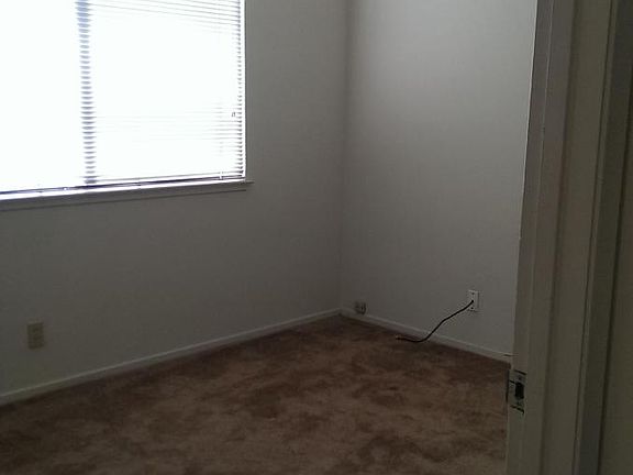 5th image of 335 N Fair Oaks Ave APT 1