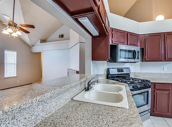 5th image of 2221 Silverthorn Ln