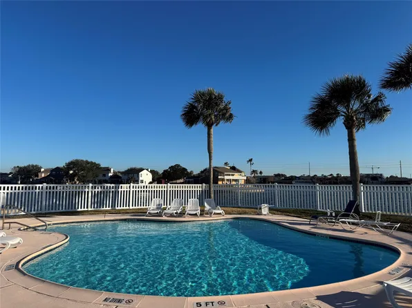 10429 Schaper Rd, Galveston, TX 77554