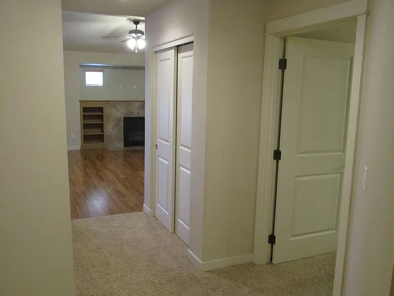 534 NE Brookstone Dr — Photo 2