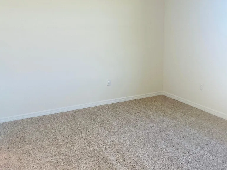 1371 Isleta Loop — Photo 14